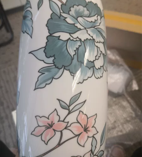 景德镇花瓶一个 浦发礼，刚收到，原样发货。...