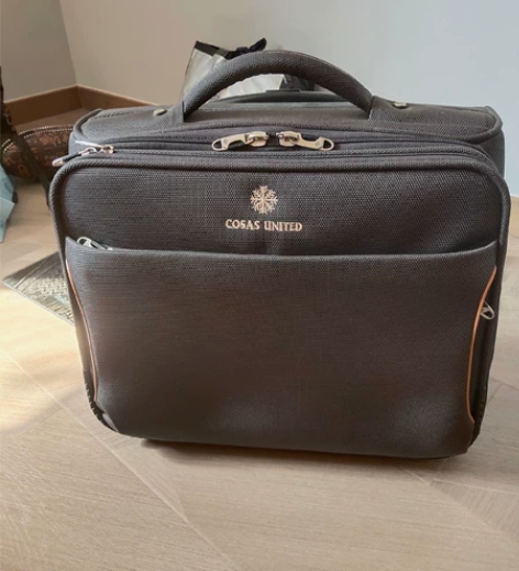 两个拉杆箱，新新的，出门都没拿过，小的42...