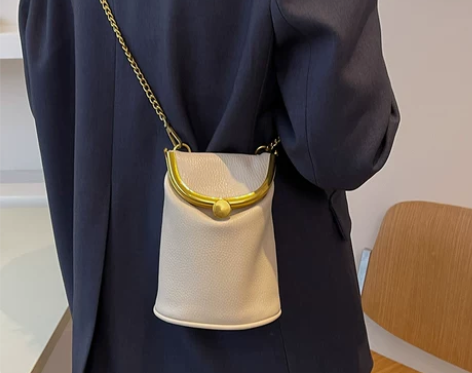 放手机的小包包女包2021新款潮复古秋季链...