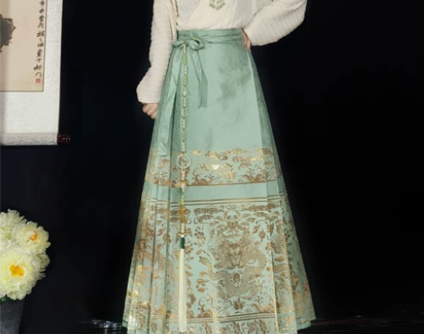 吉祥隆隆春夏绿色马面裙原创明制汉服大码整套...