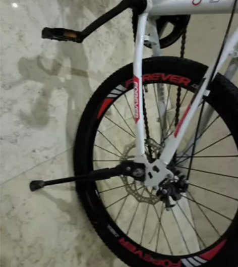 出Forever永久品牌的一辆白色儿童自行...