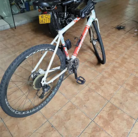 美利达公路自行车，儿子上学用的，现在骑电动...