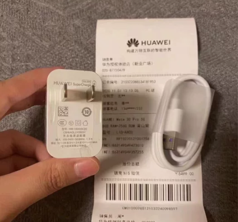 个人闲置转让一套华为40W超级快充充电器原...