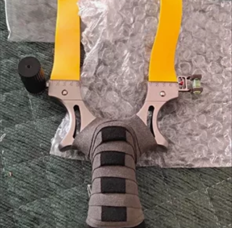 猎人新款猎人免绑扁皮弹弓高精度快压弹弓户外...