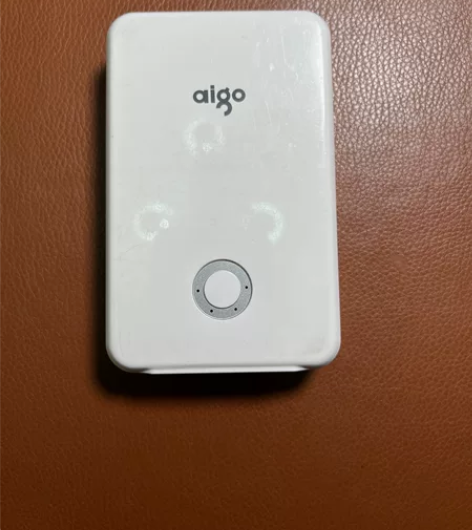 出爱国者充电宝，1万毫安，闲置挺久了，充电...