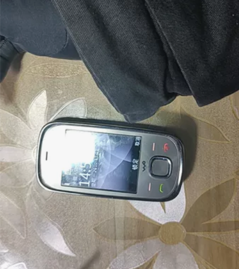 诺基亚NOKIA手机型号7230。 自己家...