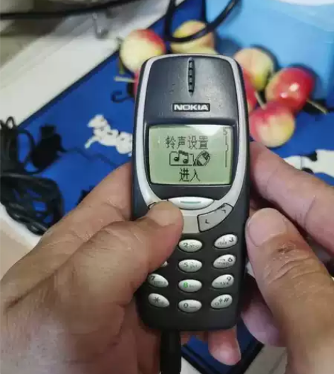 诺基亚3310，品相可以，喜欢的收藏，单机...