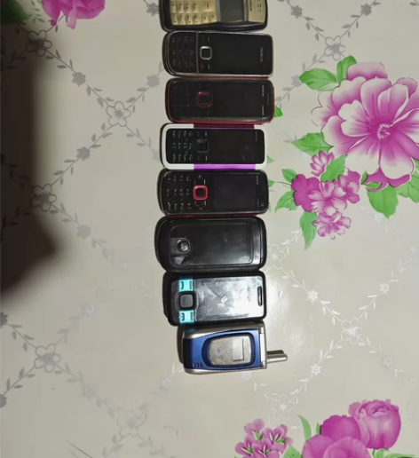 诺基亚5130，出几台老电话，诺基亚摩托罗...