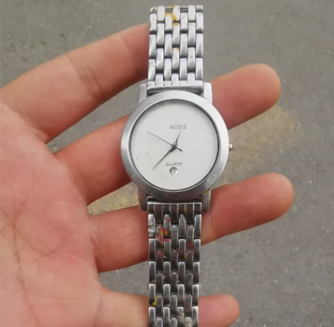 雷诺石英男表 新收一块雷诺石英男表，没有电...