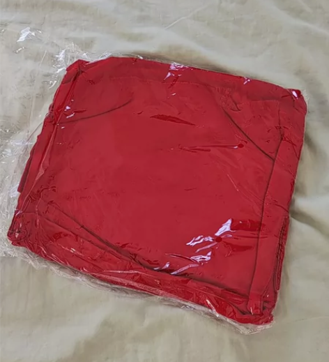 全新围巾大红长180厘米，宽32厘米，质量...