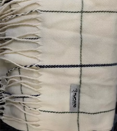 围巾  啄木鸟   女款 米白 面料柔软无...