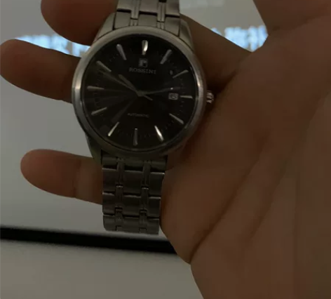 罗西尼手表两千买的低价出价格可谈。 感兴趣...