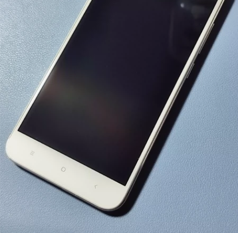 小米5X手机4+64G 功能正常 有一处轻...