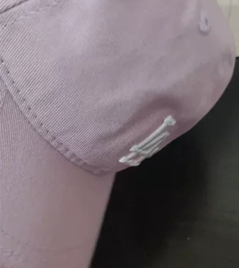 过年小姑给我买的浅紫色mlb百搭纯棉的棒球...