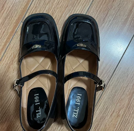 出一款ZLL1991 珠利莱黑色漆皮玛丽珍...