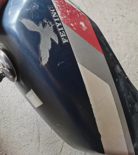 CBT飞鹰摩托车油箱，原厂原色 感兴趣的话...