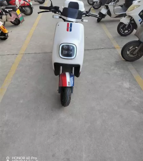 新大洲本田九成新，原价4100，才骑行30...