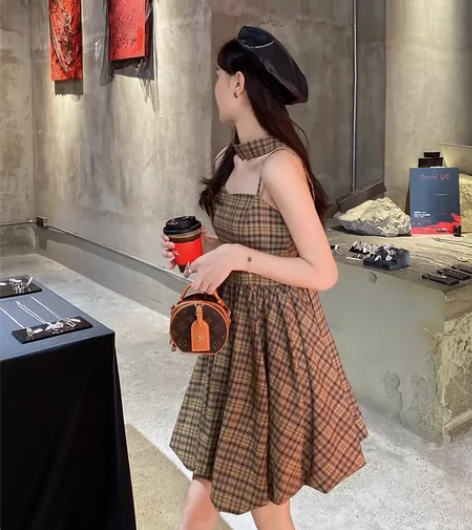 法式吊带连衣裙设计感高级感收腰复古花苞裙女...