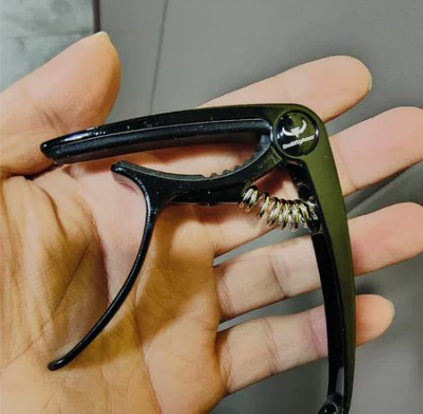 琴行之前剩下的几个全新变调夹，调音器，价格...