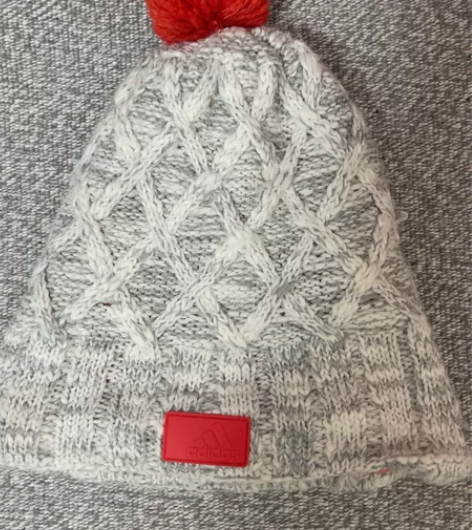 正品专柜入，阿迪达斯三叶草针织帽，几乎全新...