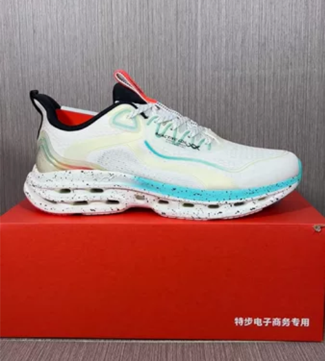 特步男鞋！40-44码！全新！正品特步减震...