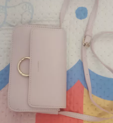 出一个闲置的樱花粉色单肩包，小包，之前买来...