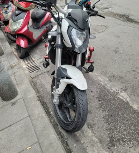 15年贝娜利银刃250，3万七千多公里，缓...