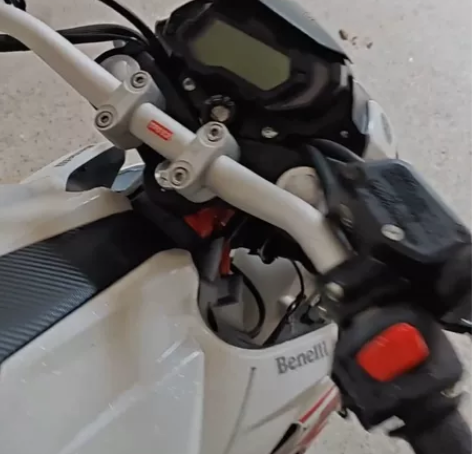 贝纳利红宝龙 150 7000 多公里裸车...