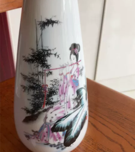 景德镇手绘老瓷花瓶一个。包邮不议价。 感兴...