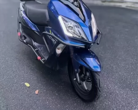 22年7月铃木UY125国四电喷  带护杠...