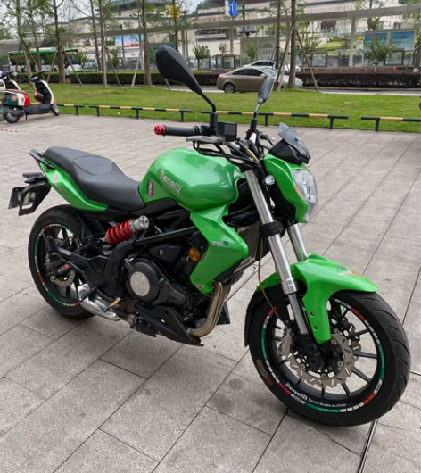 15年黄龙300 成色干净 细节可以 3万...