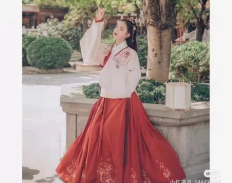 急需用钱，低价出汉尚华莲芙蓉月 上袄?下裙...