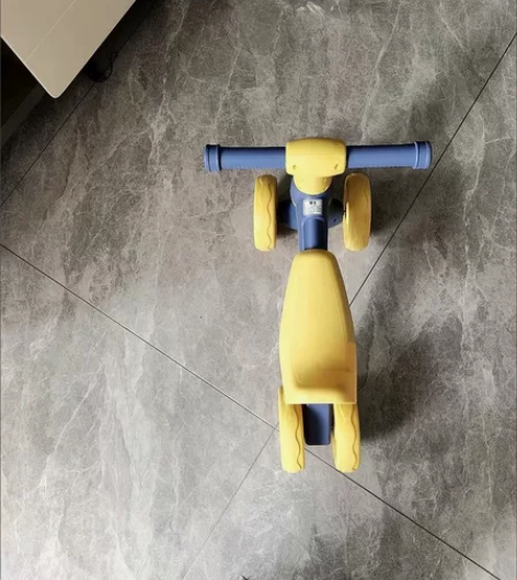 儿童四轮溜溜车滑步车 【实体撤店清货】[火...