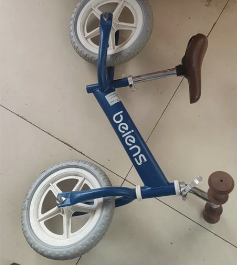 贝恩施平衡车，功能完好，有意联系，成色见图...