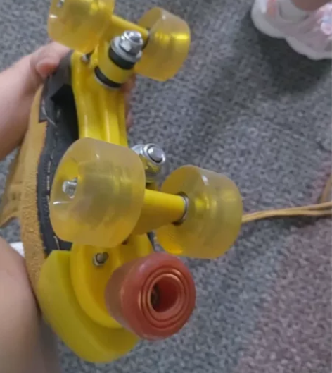 成人双排溜冰鞋 男女花样四轮耐磨 牛皮滑鞋...