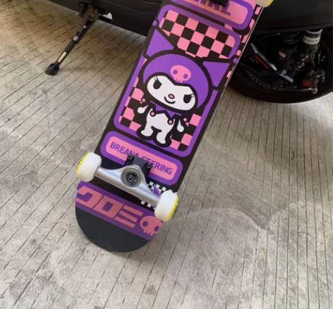 两款三丽欧联名专业滑板，实体店售六百多的专...