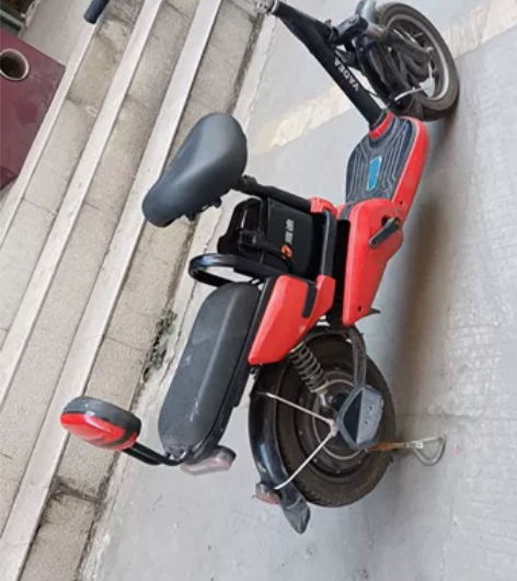 雅迪品牌电动车，不用了闲置，低价转让！电池...