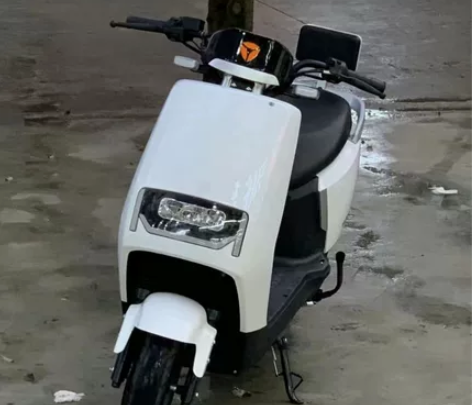 二手电动车雅迪爱玛款式品牌都有 9成新，外...