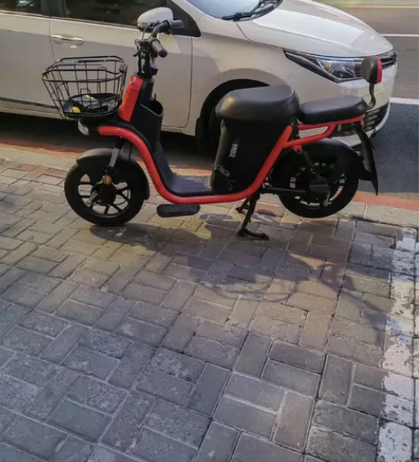 爱玛电动车，9成新，大容量锂电池，电池可拆...