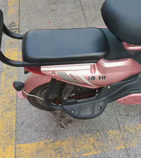 国标电动车，一月份刚刚换的电池，轮胎是新换...