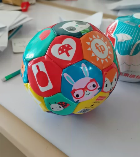 费雪小皮球,儿童足球,15㎝。 感兴趣的话...