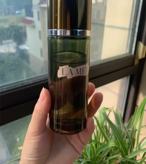 海蓝之谜精粹水，免税店版本，之前搭配宙斯用...