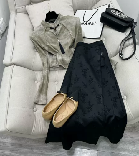 韩国馆购入轻奢石墨新中式小衫高腰半裙 非常...