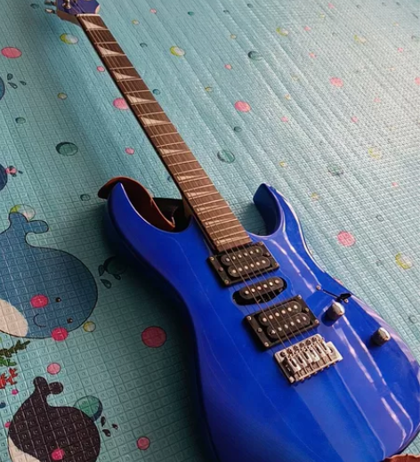 孩子买的电吉他，没怎么用，放家里没地方台，...