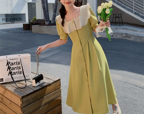 方领连衣裙女夏季收腰显瘦法式茶歇甜美小清新...