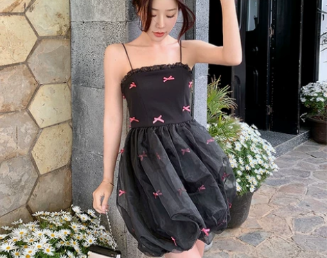 法式温柔风吊带高腰连衣裙夏短款小个子小黑裙...