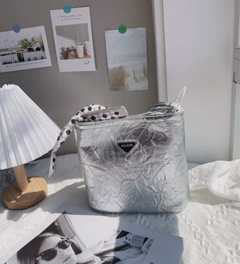 全新单肩包 感兴趣的话点“我想要”和我私聊...