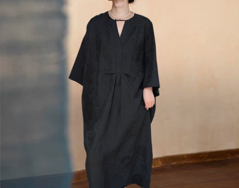 极简风黑色提花香云纱宽松连衣裙女 知笔墨设...