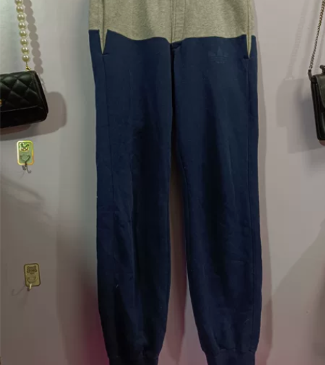 阿迪达斯运动裤春秋直筒束脚裤 尺码如图，裤...