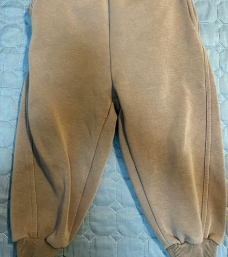 包邮出售9成新儿童运动裤，尺码为100/5...